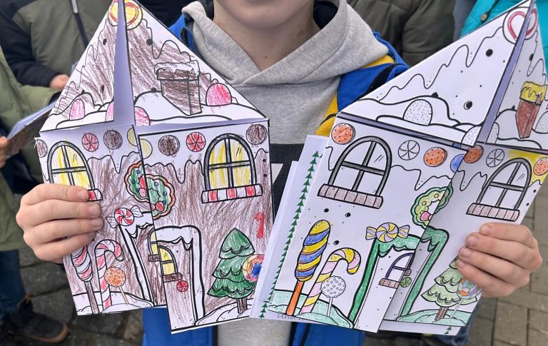 Die Grundschule zu Besuch in der Seniorenresidenz Die Grundschule zu Besuch in der Seniorenresidenz